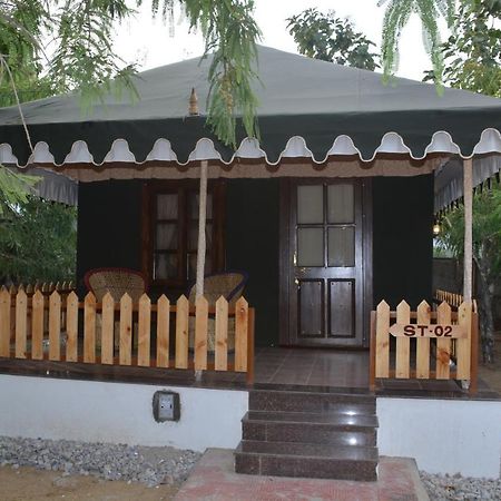 Gulmohar Sariska Resort Bairāt Buitenkant foto