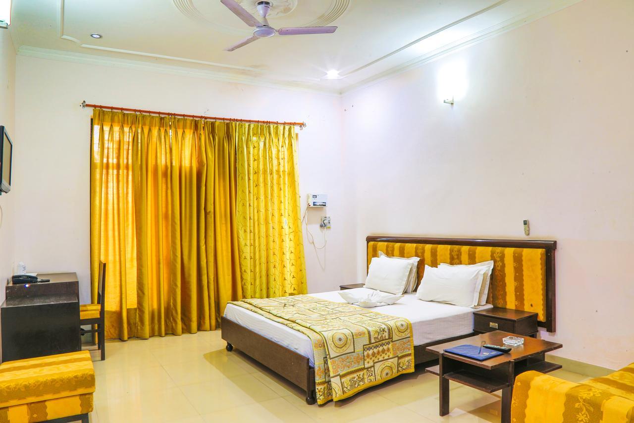 Gulmohar Sariska Resort Bairāt Buitenkant foto