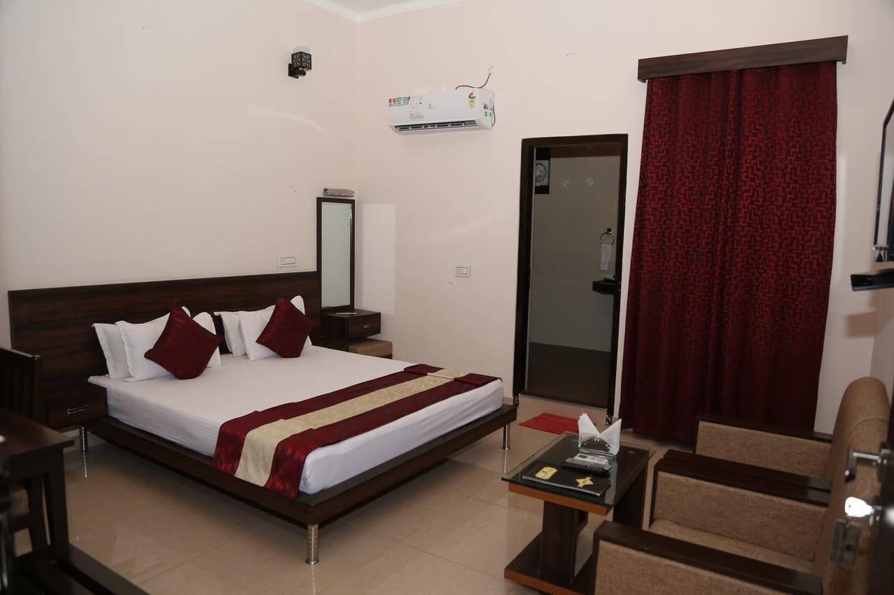 Gulmohar Sariska Resort Bairāt Buitenkant foto