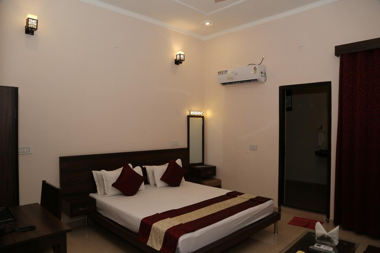 Gulmohar Sariska Resort Bairāt Buitenkant foto