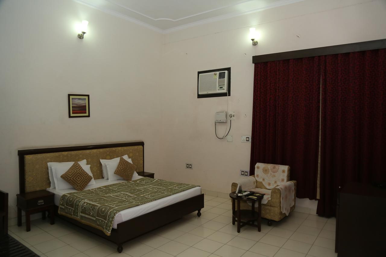 Gulmohar Sariska Resort Bairāt Buitenkant foto