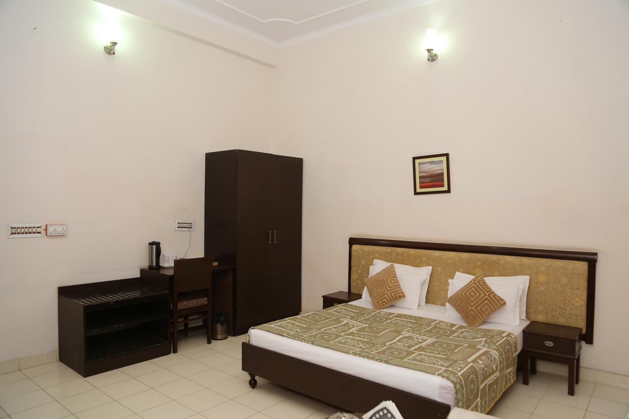 Gulmohar Sariska Resort Bairāt Buitenkant foto