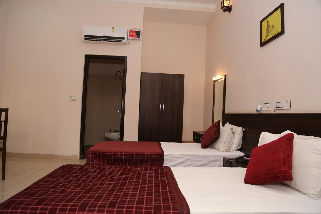 Gulmohar Sariska Resort Bairāt Buitenkant foto