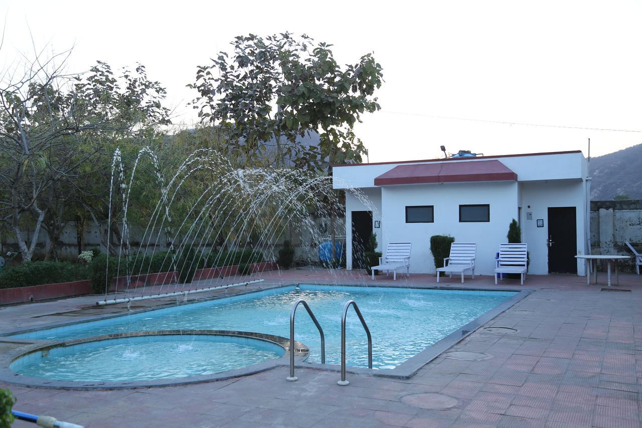 Gulmohar Sariska Resort Bairāt Buitenkant foto